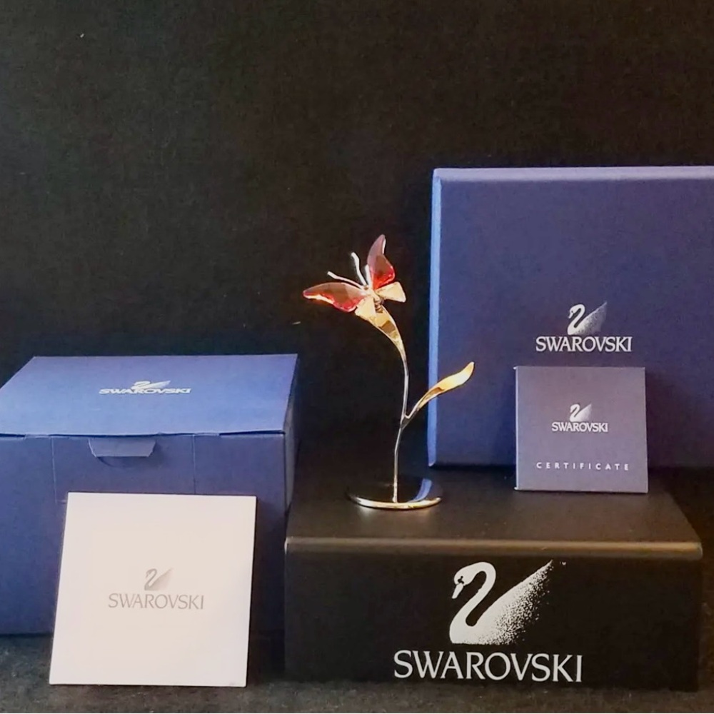 SWAROVSKI CRYSTAL
